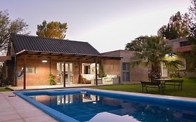 POSADA ROSSINA Habitaciones con baño privado y ambientes compartidos
